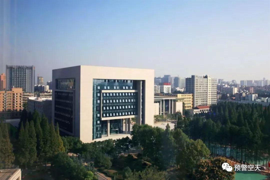 空軍預警學院最新動態與小巷深處的獨特風景揭秘