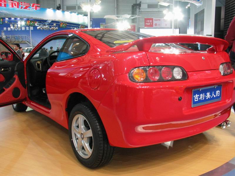 吉利美人豹新款上市,小巷中的隱藏特色小店亮相