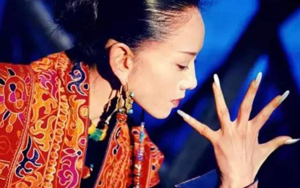 楊麗萍最新近照曝光，如何獲取并評價舞蹈巨星的最新照片？