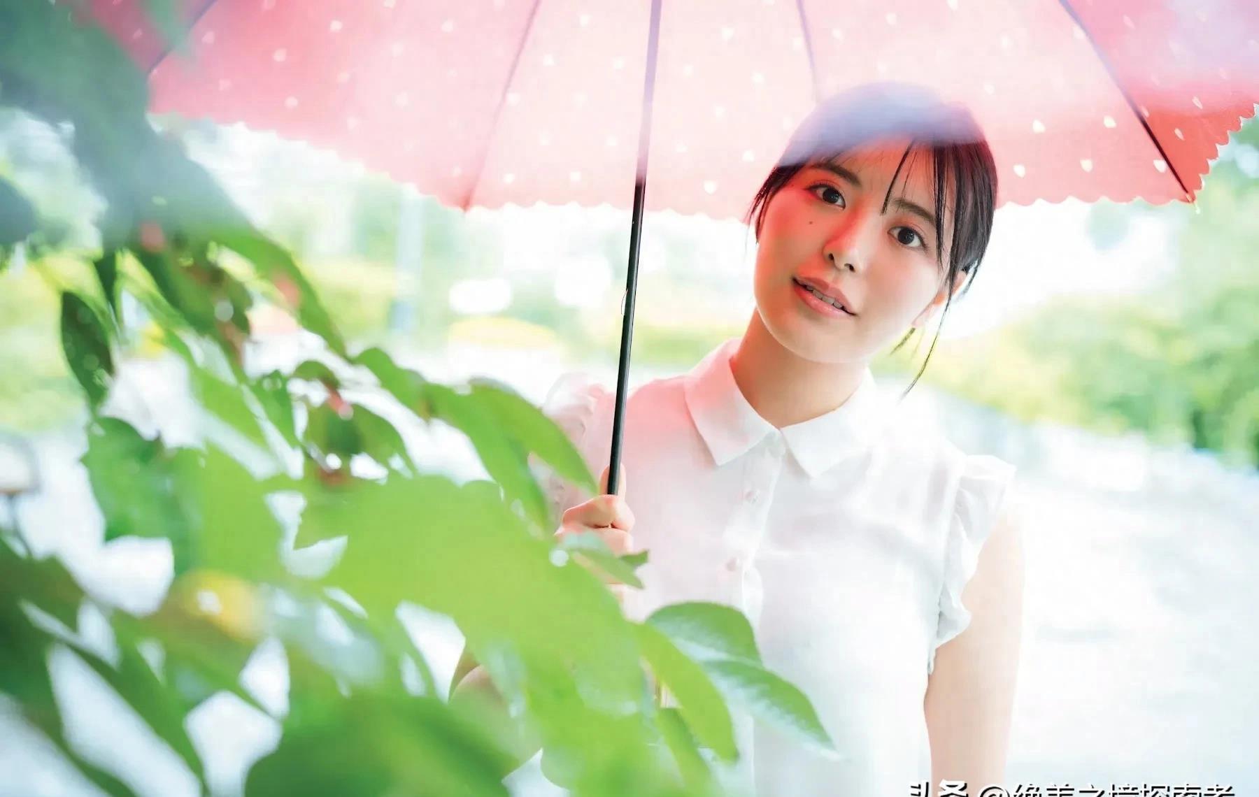 科技新品重塑時尚舞臺,模特泳裝比賽體驗未來魅力之旅