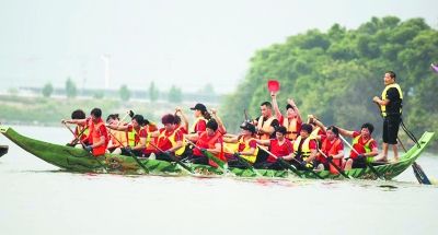 云霄龍船比賽盛大開幕,水上競(jìng)技的魅力盡顯!