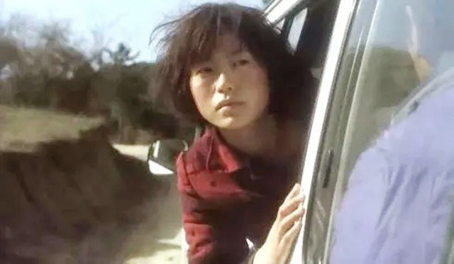 盲山女演員探尋小巷深處的獨特舞臺與美食秘境之旅