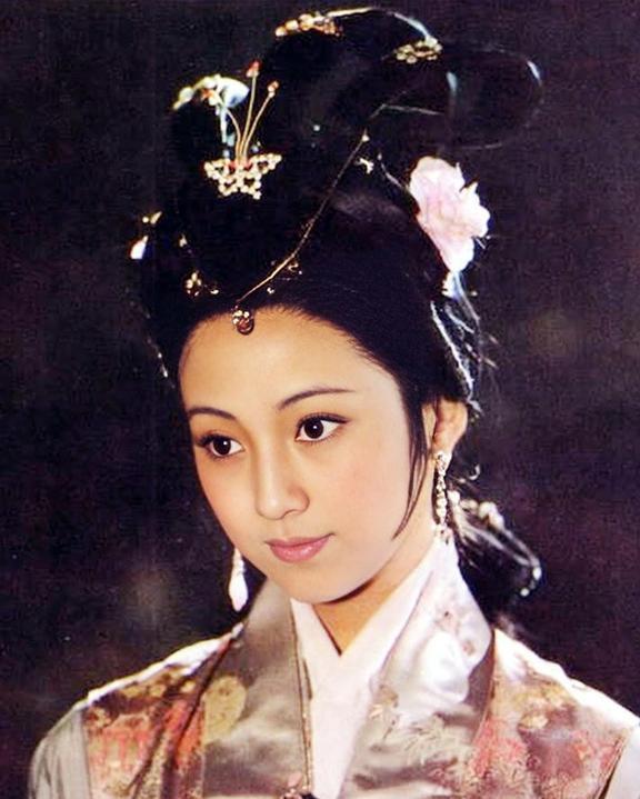 董智芝的表演藝術之路,如何學習表演藝術并邁向舞臺成功之巔