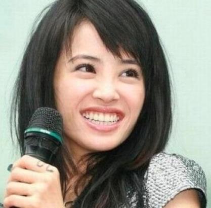 突嘴明星的獨特魅力,面部特征塑造個人風采