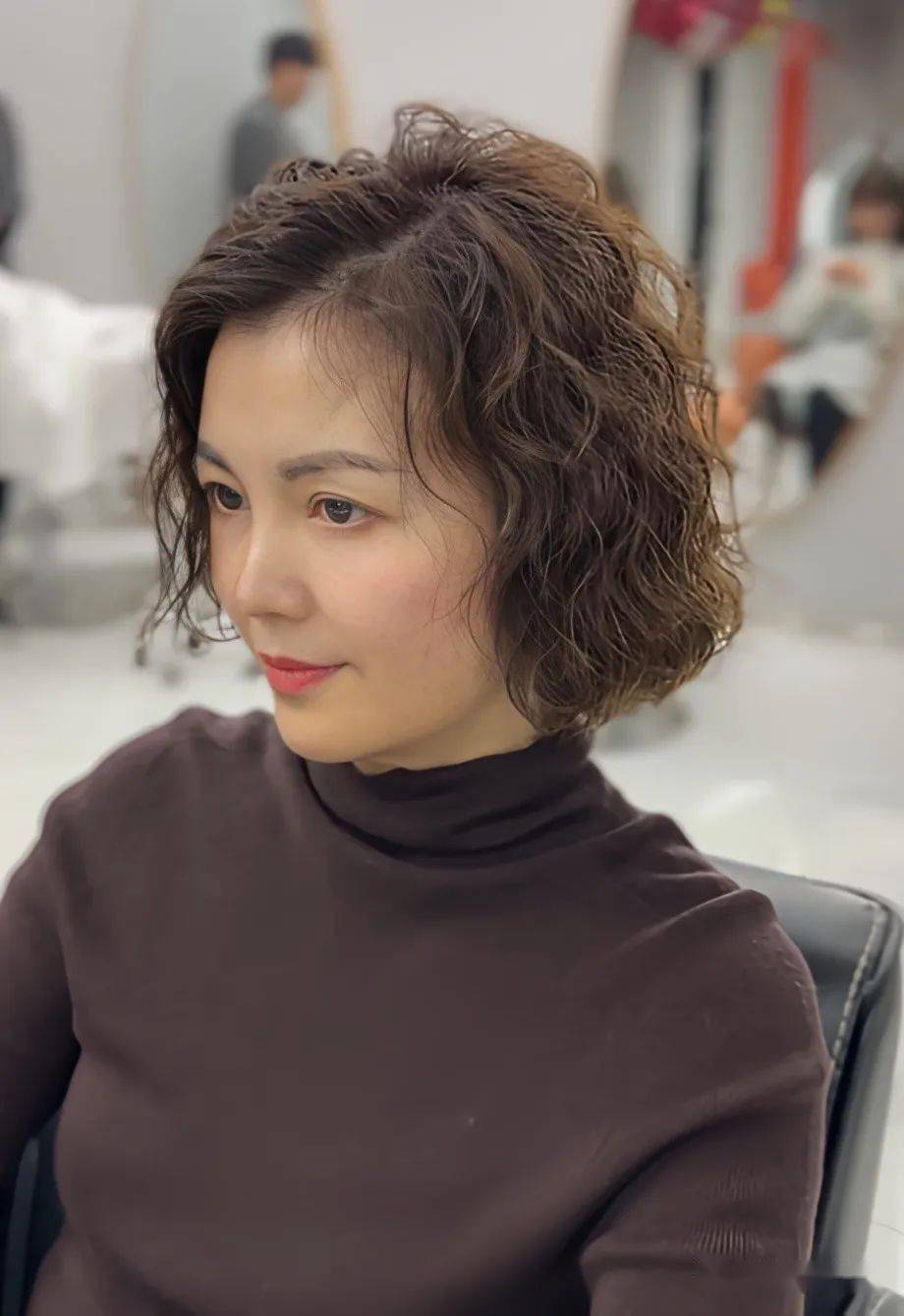 女人短發(fā)最新發(fā)型燙發(fā),時尚潮流演變與影響全解析