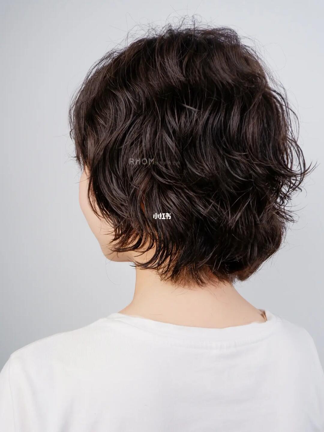 女人短發(fā)最新發(fā)型燙發(fā),時尚潮流演變與影響全解析