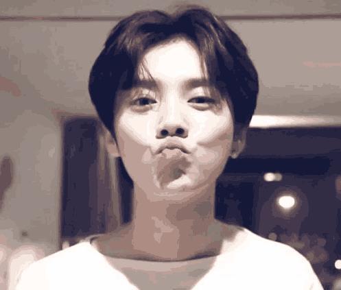 鹿晗最新消息動態,城市音符與友情旋律的碰撞