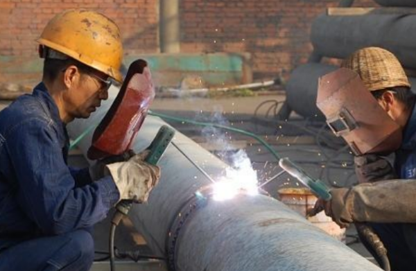 最新電焊工退休年齡，自然美景下的職業人生探索之旅