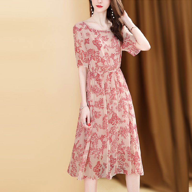 『春夏最新女式裙潮流盛宴,時尚魅力一展無遺』