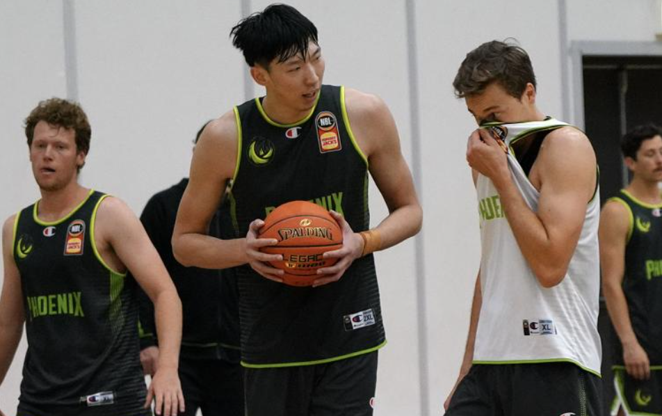 周琦最新視頻展現籃球巨星風采!