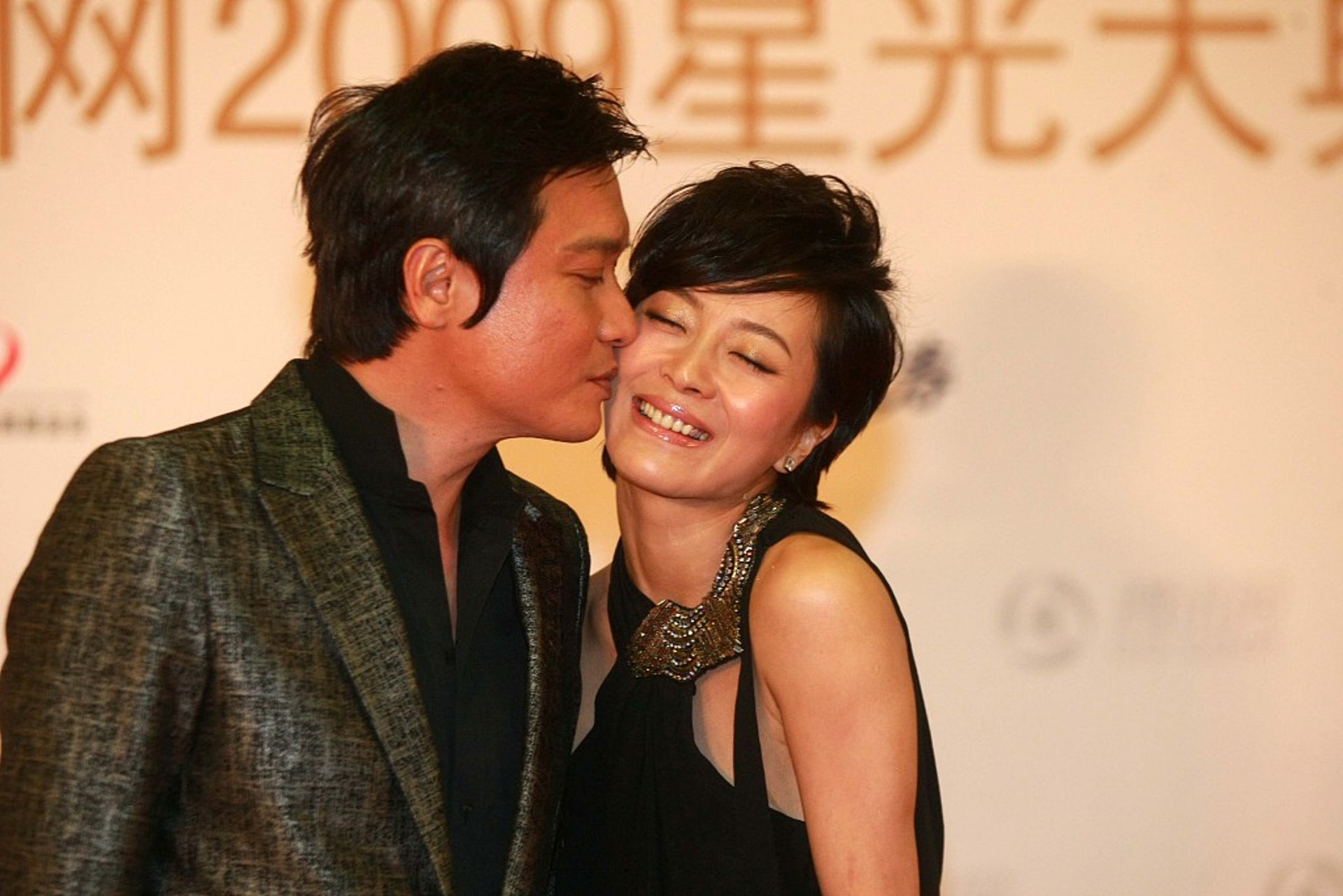 羅嘉良蘇巖最新視頻,聚焦二人世界,熒幕內外的故事探索