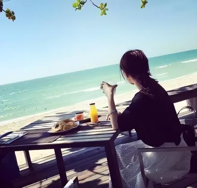 時(shí)尚選擇背后的多元解讀，最新頭像背影引領(lǐng)潮流趨勢