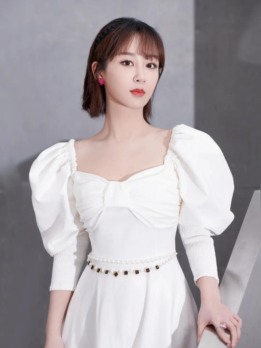 楊紫短發(fā)新潮流,時尚造型指南與打造技巧