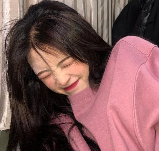 最新個性女生頭像，小巷深處的獨特風尚風采