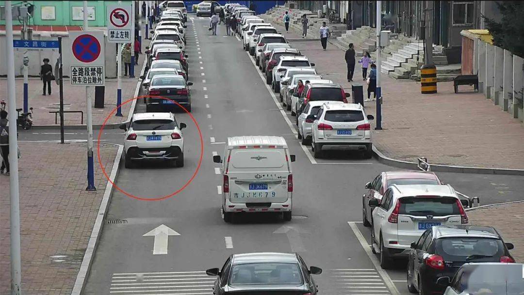 最新交通違法現(xiàn)象，如何看待與處理的問題探討