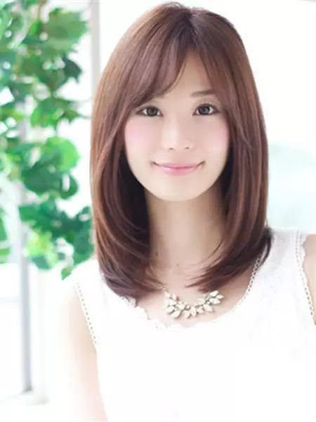 從入門到精通，2025最新短直發(fā)發(fā)型指南，引領(lǐng)時(shí)尚風(fēng)潮！