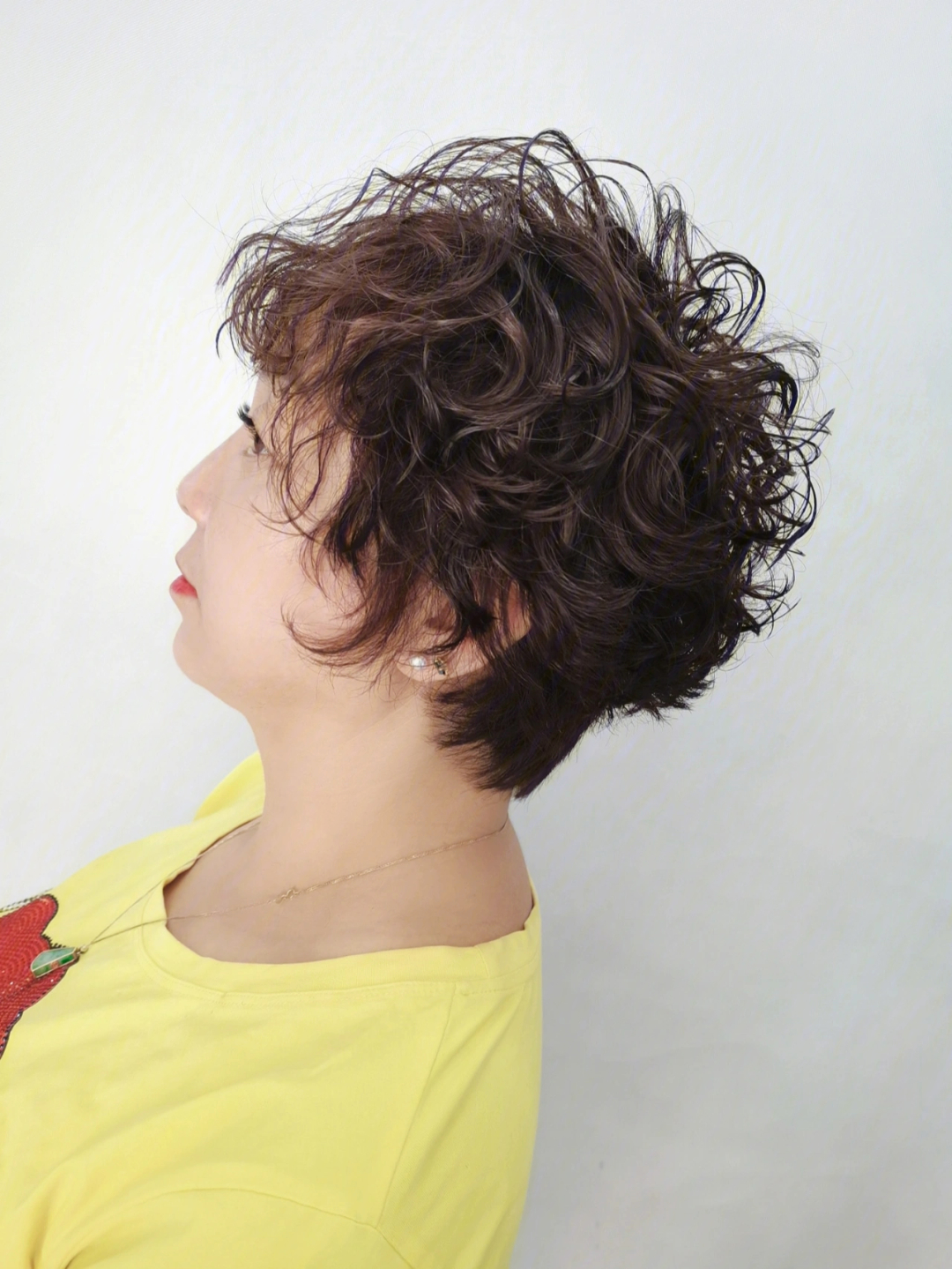 最新短發(fā)燙發(fā)造型，時尚界的火熱焦點！