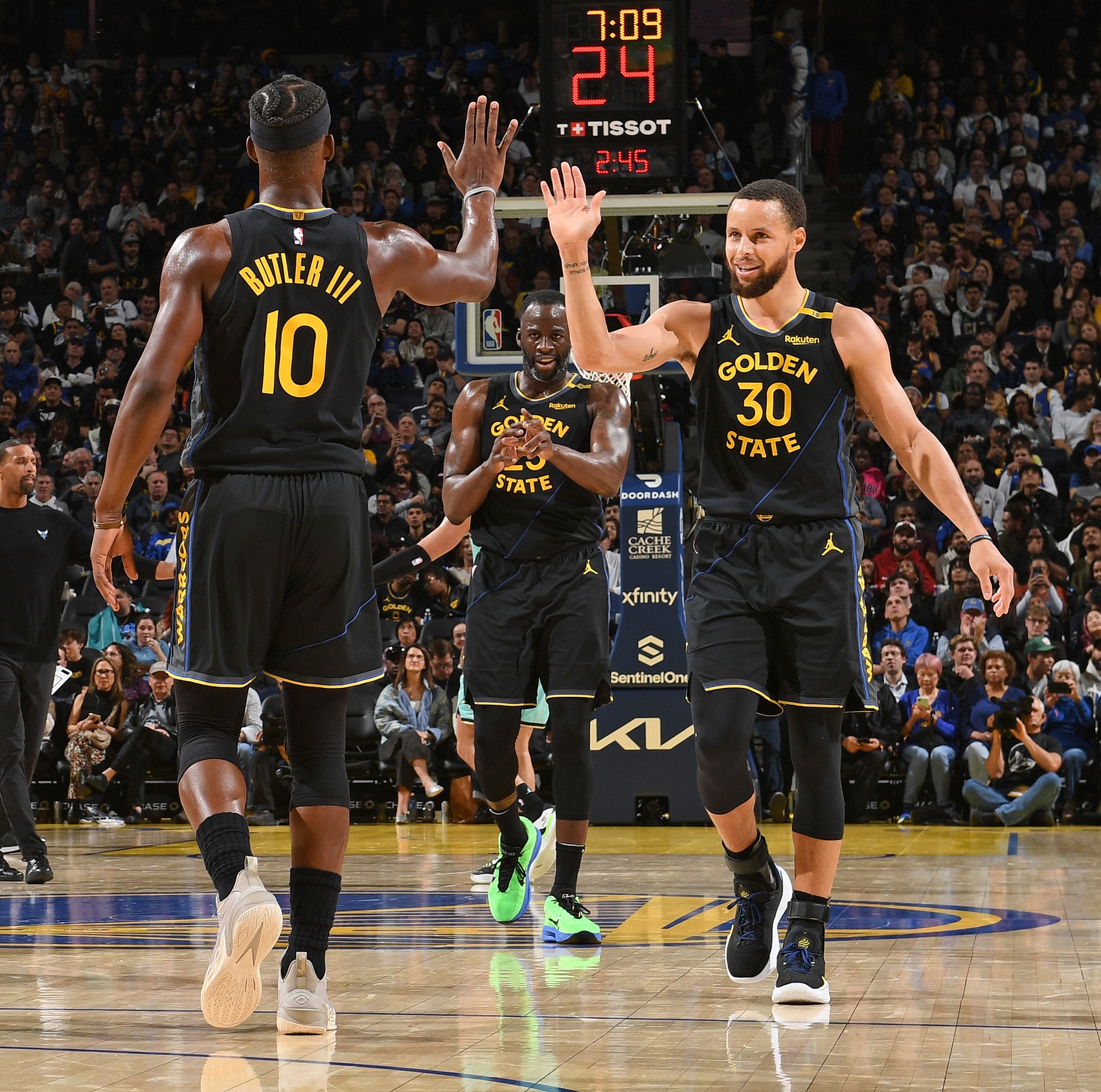 時代之光下的榮耀軍團,勇士最新照片曝光