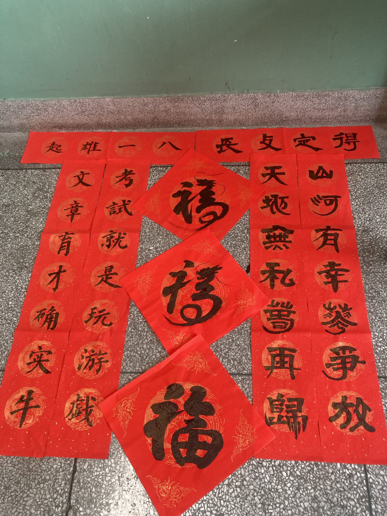 傳統與現代融合之美,最新潮春聯欣賞