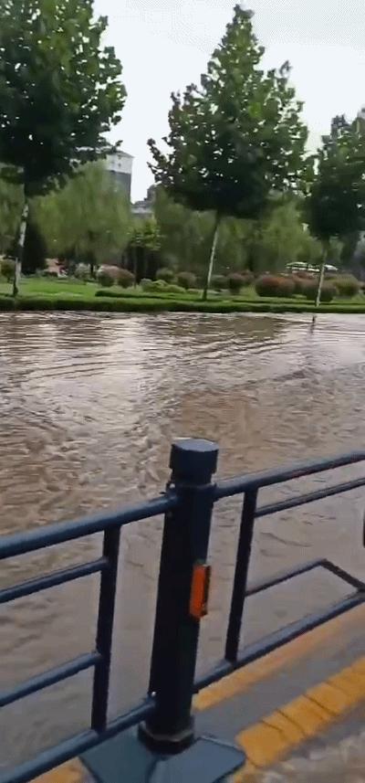 最新暴雨通知,科技智能守護安全,生活無憂預警通知