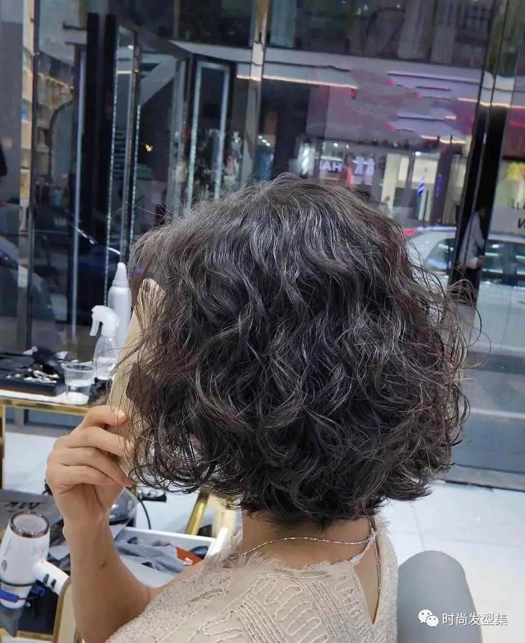 時(shí)尚潮流新選擇,最新造型燙燙發(fā)引領(lǐng)潮流風(fēng)向標(biāo)