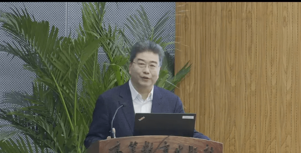 嚴漢平聚焦熱點解讀新時代,最新報道全解析