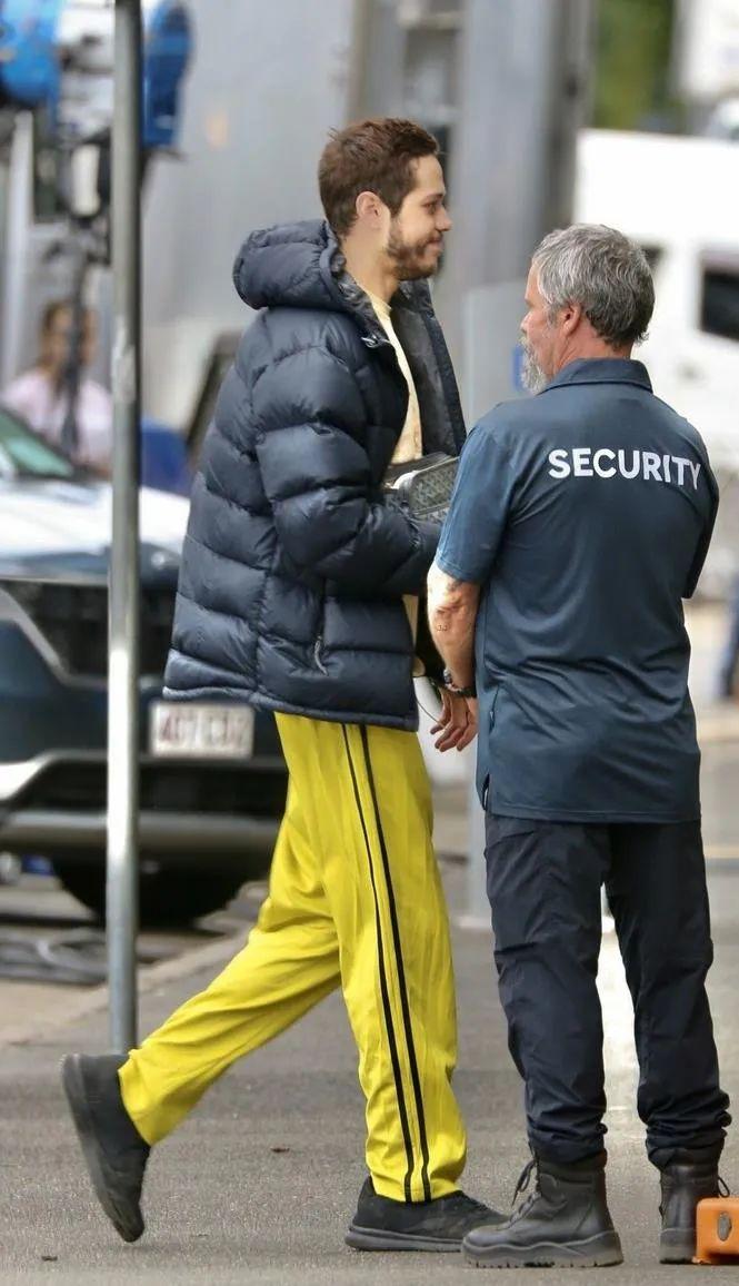 玄彬最新街拍,潮流引領者的時代風采