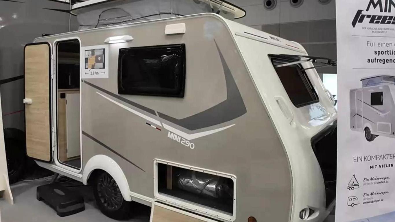 探索小巷中的驚喜,揭秘最新款房車發布,帶你領略未來生活新體驗