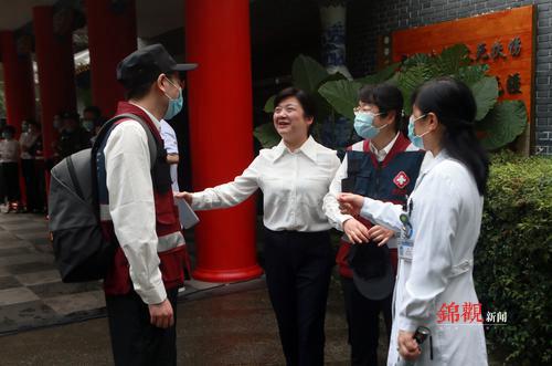 成都華西疫情最新通報,小巷深處的獨特風(fēng)味與抗疫進(jìn)展